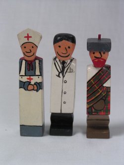 画像1: スコットランド　ネス湖　木彫り人形