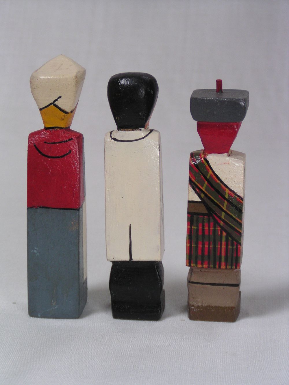 画像: スコットランド　ネス湖　木彫り人形