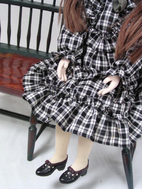 画像: ちりめん創作人形　チェック柄ドレス