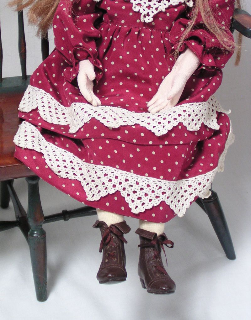 画像: ちりめん創作人形　エンジ水玉ドレス